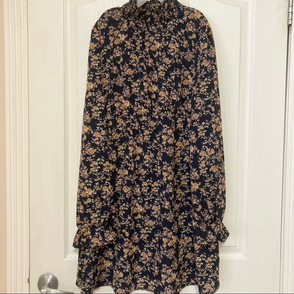 SHEIN mock neck dress - Picture 3 of 5